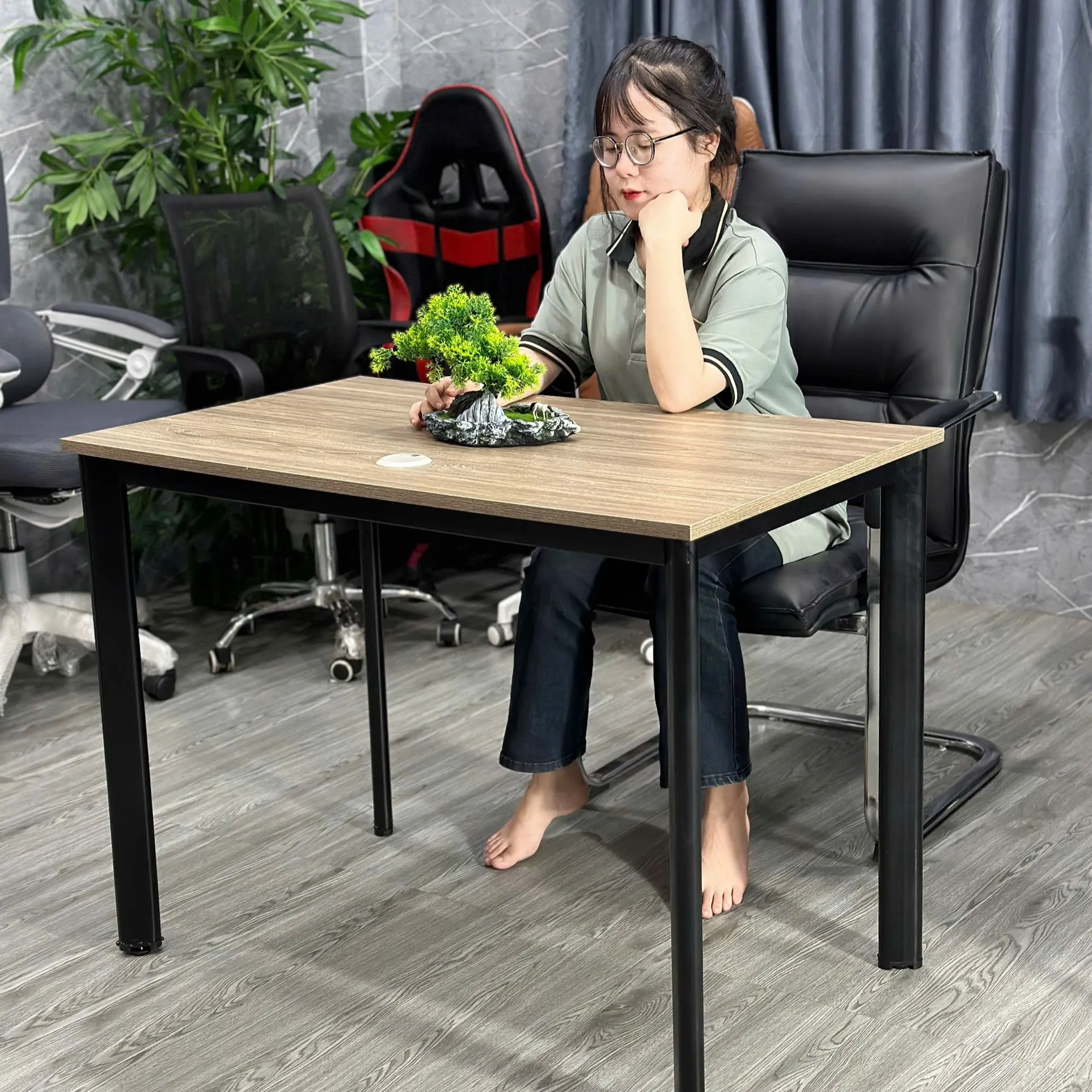 Bàn Làm Việc Chân Oval 1m2 Nhập Khẩu - BLV127