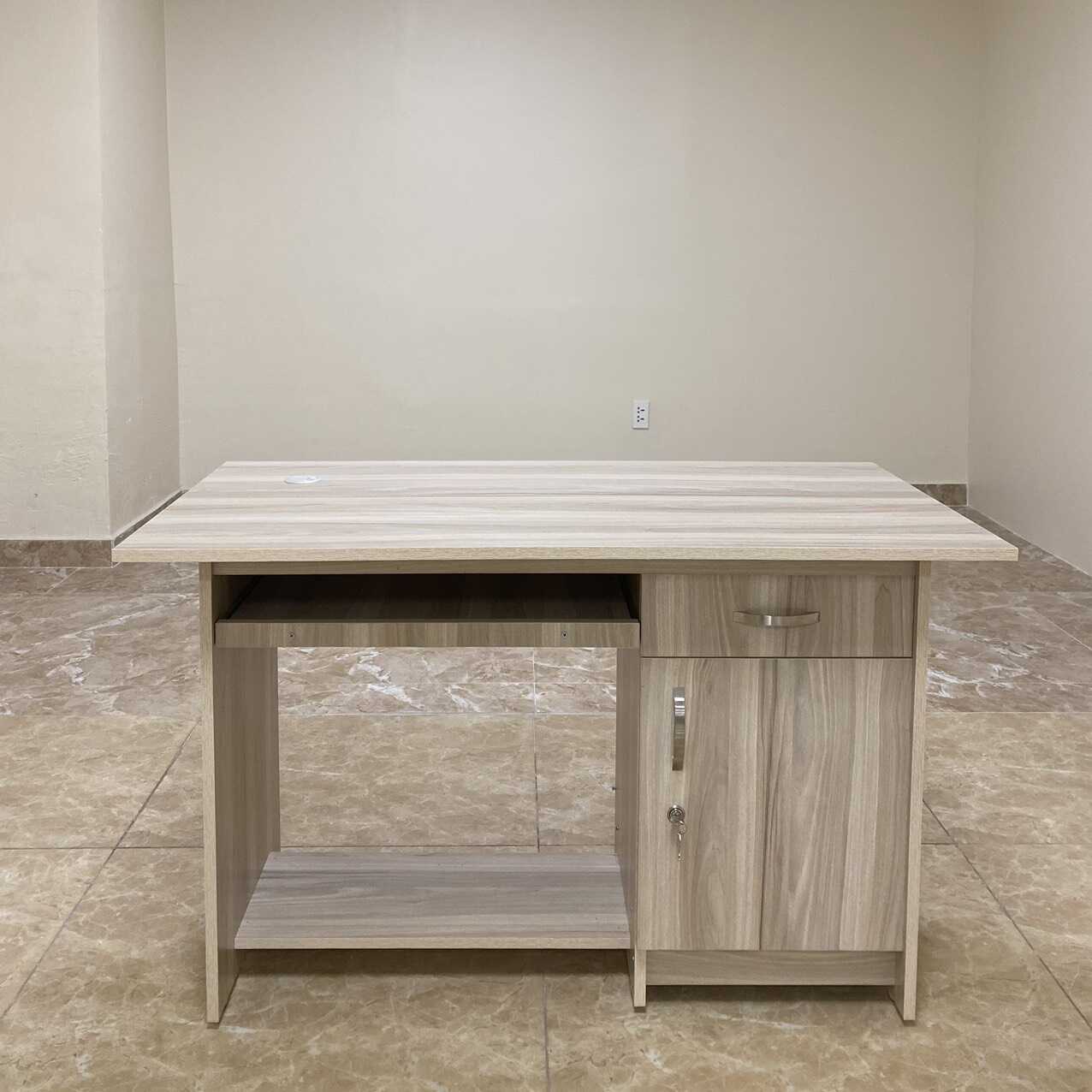 Bàn Làm Việc Gỗ Hộc Đầy Có Gác Chân - BG43