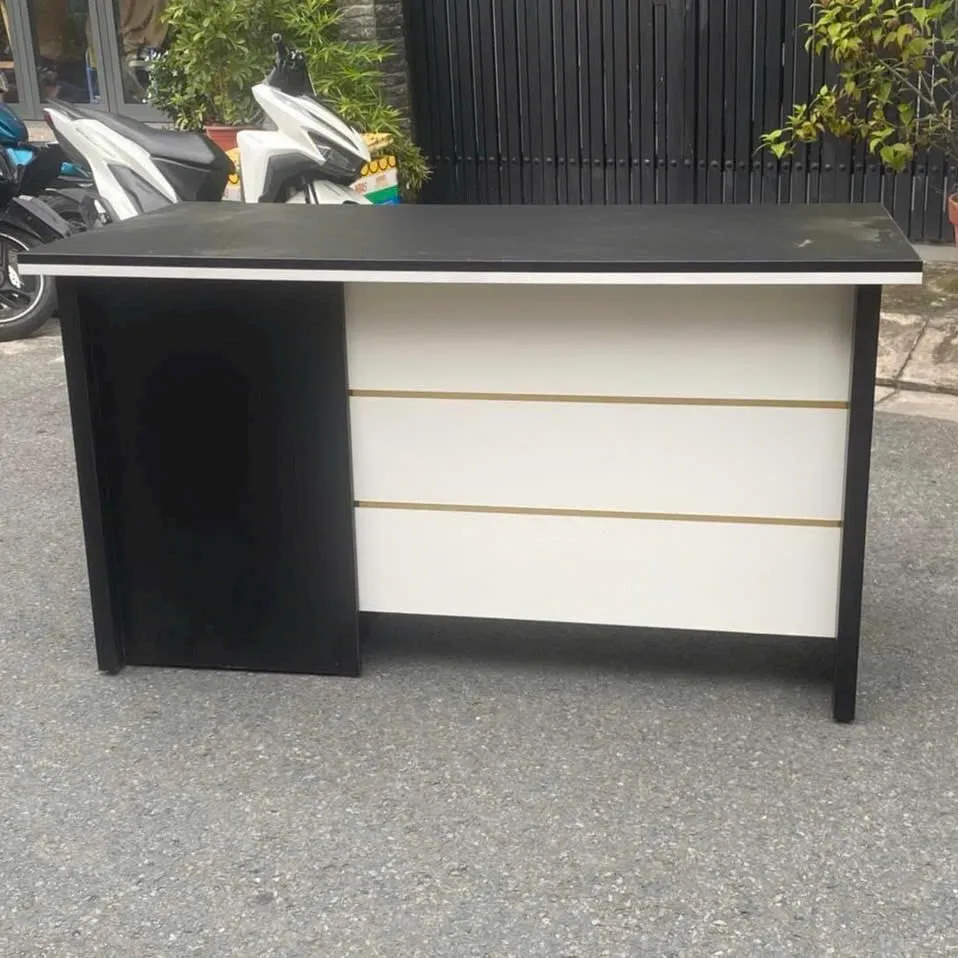 Bàn Giám Đốc Sọc Chỉ Ngang Hiện Đại - BGĐ72