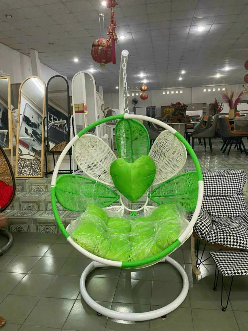 Ghế Xích Đu Nghệ Thuật Hình Hoa Nổi Bật Cho Sân Vườn - SV80