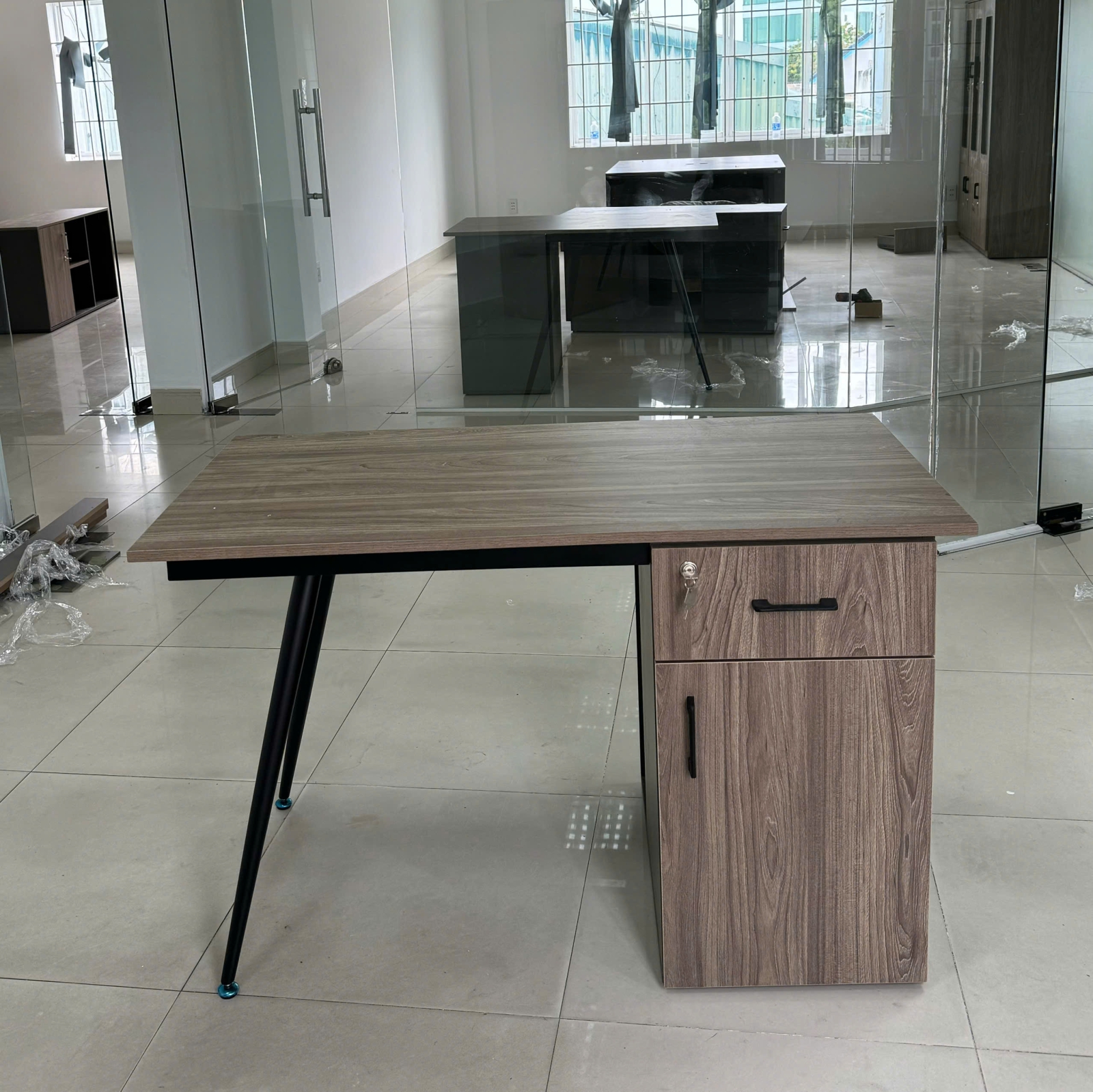 Bàn Làm Việc Vi Tính Có Hộc - BLV97