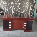 Bàn Giám Đốc Yếm Đen Màu Cánh Gián 1m6 - BGĐ76