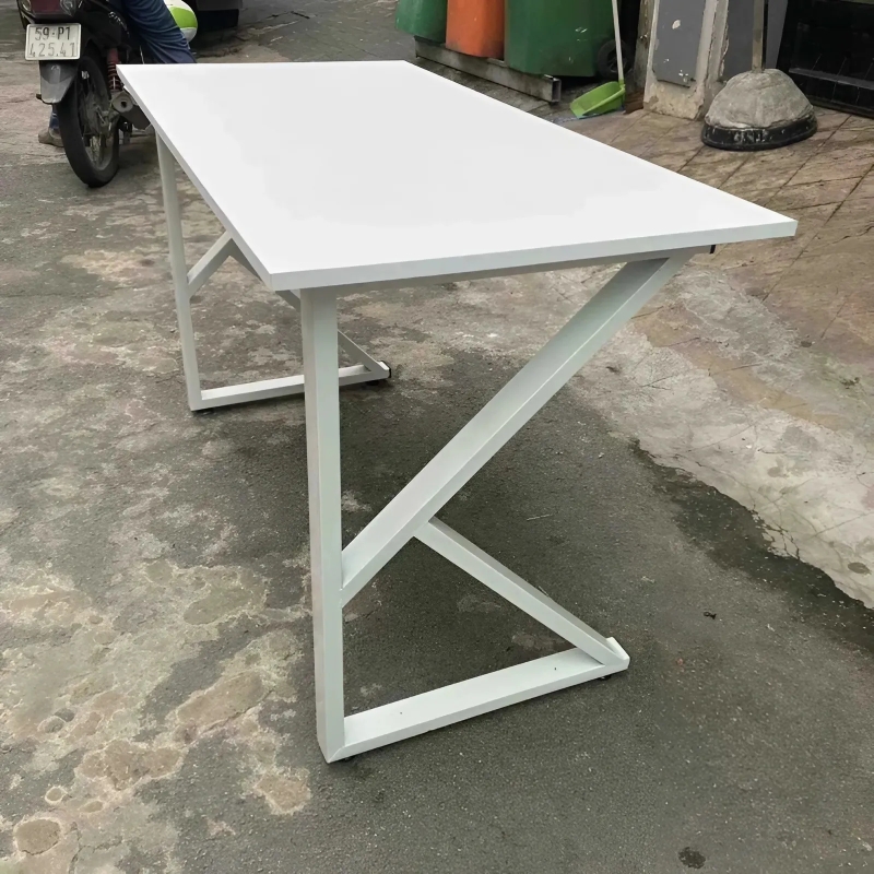 Bàn Văn Phòng Chữ K Chân Trắng - BVL11