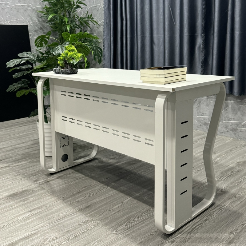 Bàn Văn Phòng Có Yếm Chân Uốn Nhập Khẩu - BLV120