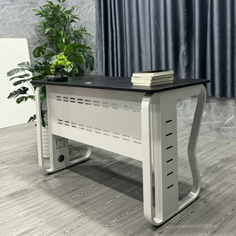Bàn Văn Phòng Có Yếm Chân Uốn Nhập Khẩu - BLV120