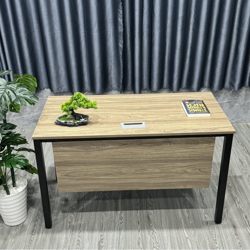 Bàn Văn Phòng Chân Sắt Có Yếm Che Lửng - BLV101