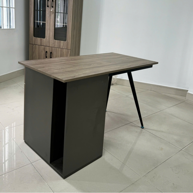 Bàn Làm Việc Vi Tính Có Hộc - BLV97